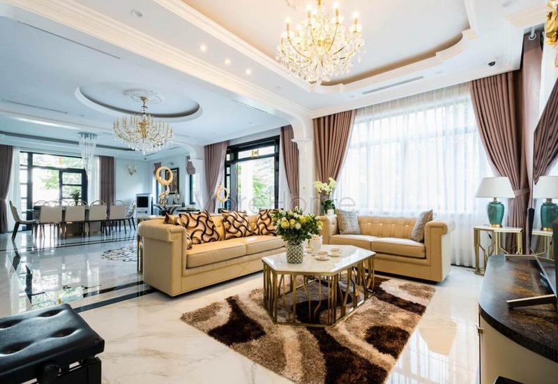 Lối sử dụng áp inox mạ vàng lên chi tiết sofa giúp giữ nguyên vẹn sofa lại đem tới vẻ đẹp tinh tế của trọn sản phẩm